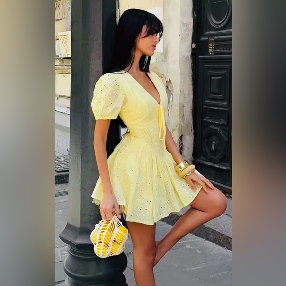 LEMONCELLO Chic Yellow Puff Sleeve Mini Dress - Picture 2 of 4
